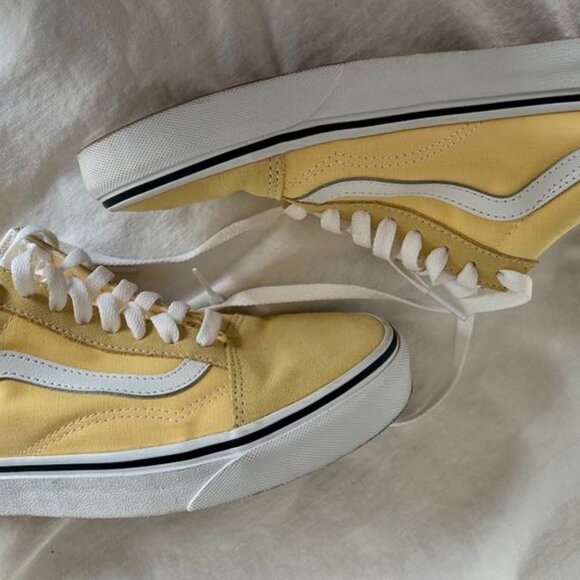 NWOT - Vans Old Skool Sneakers in Buttery Yellow Suede & Canvas – Women’s US 8.5 - Picture 2 of 7
